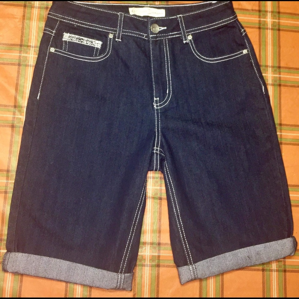 Shorts - Picture 2 of 3
